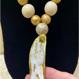 Gorgeous wooden beaded necklace with leopard bead and oyster